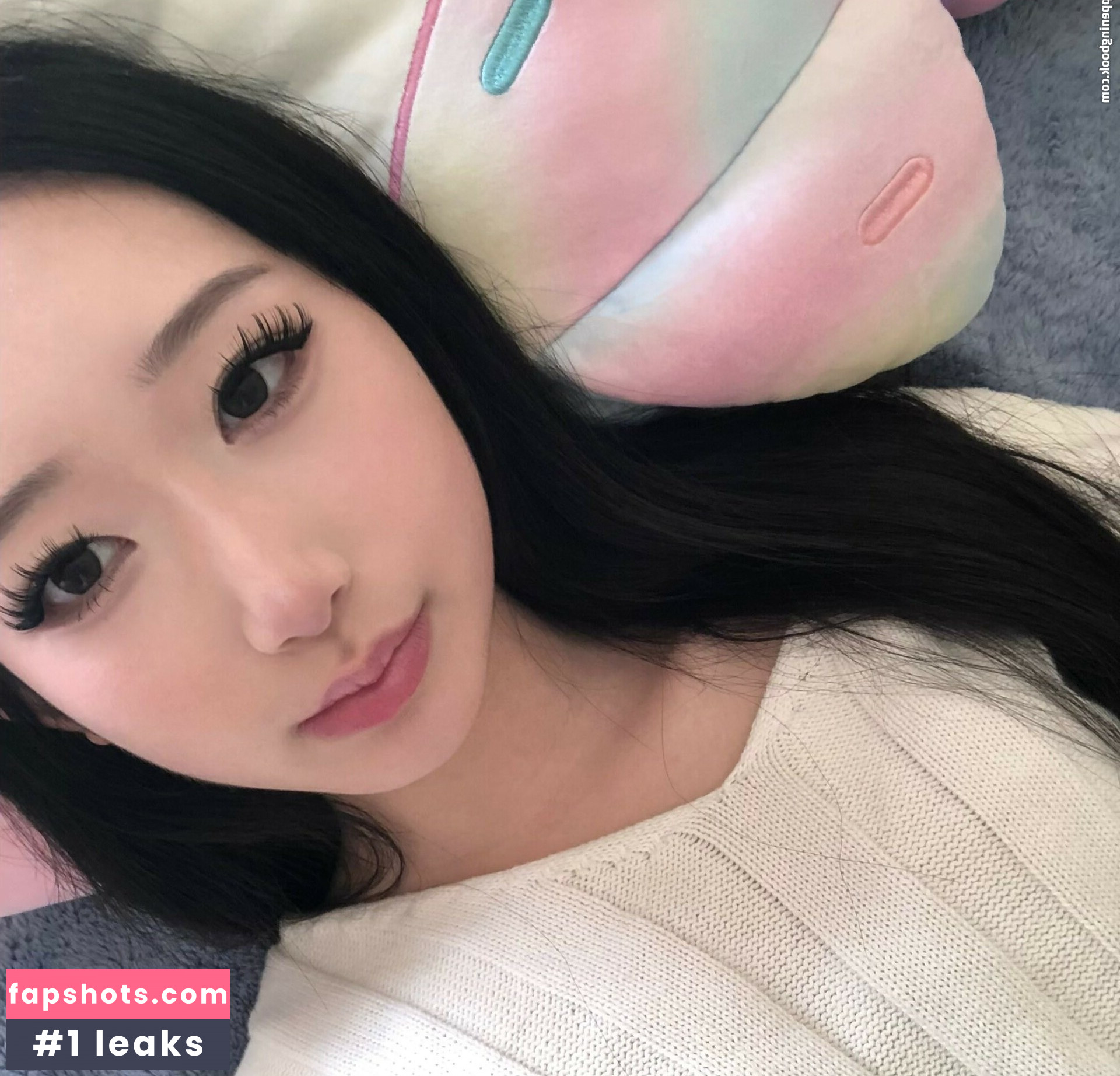 Mina gallery photo #6