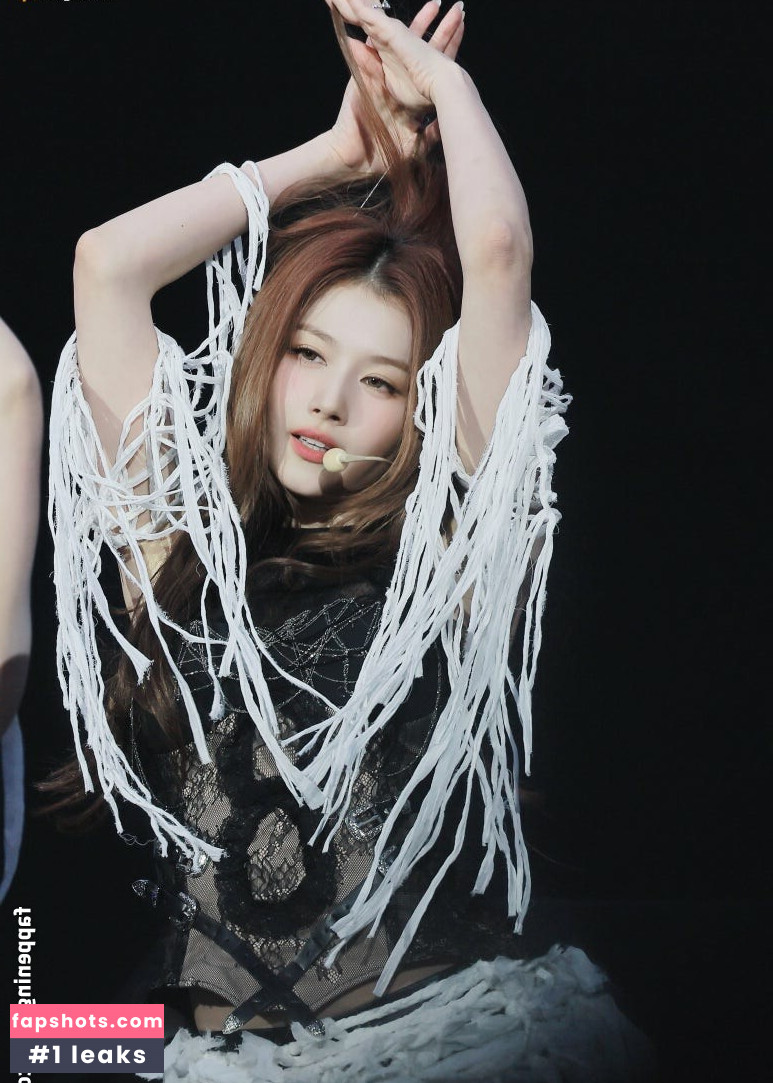 Minatozaki Sana gallery photo #5