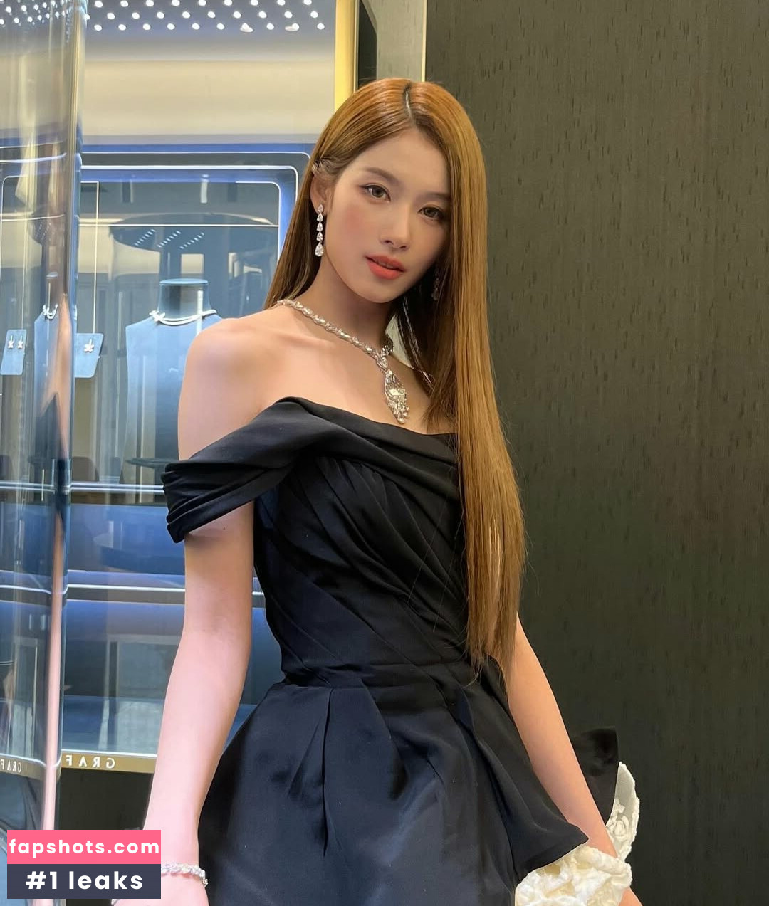 Minatozaki Sana (TWICE) gallery photo #12