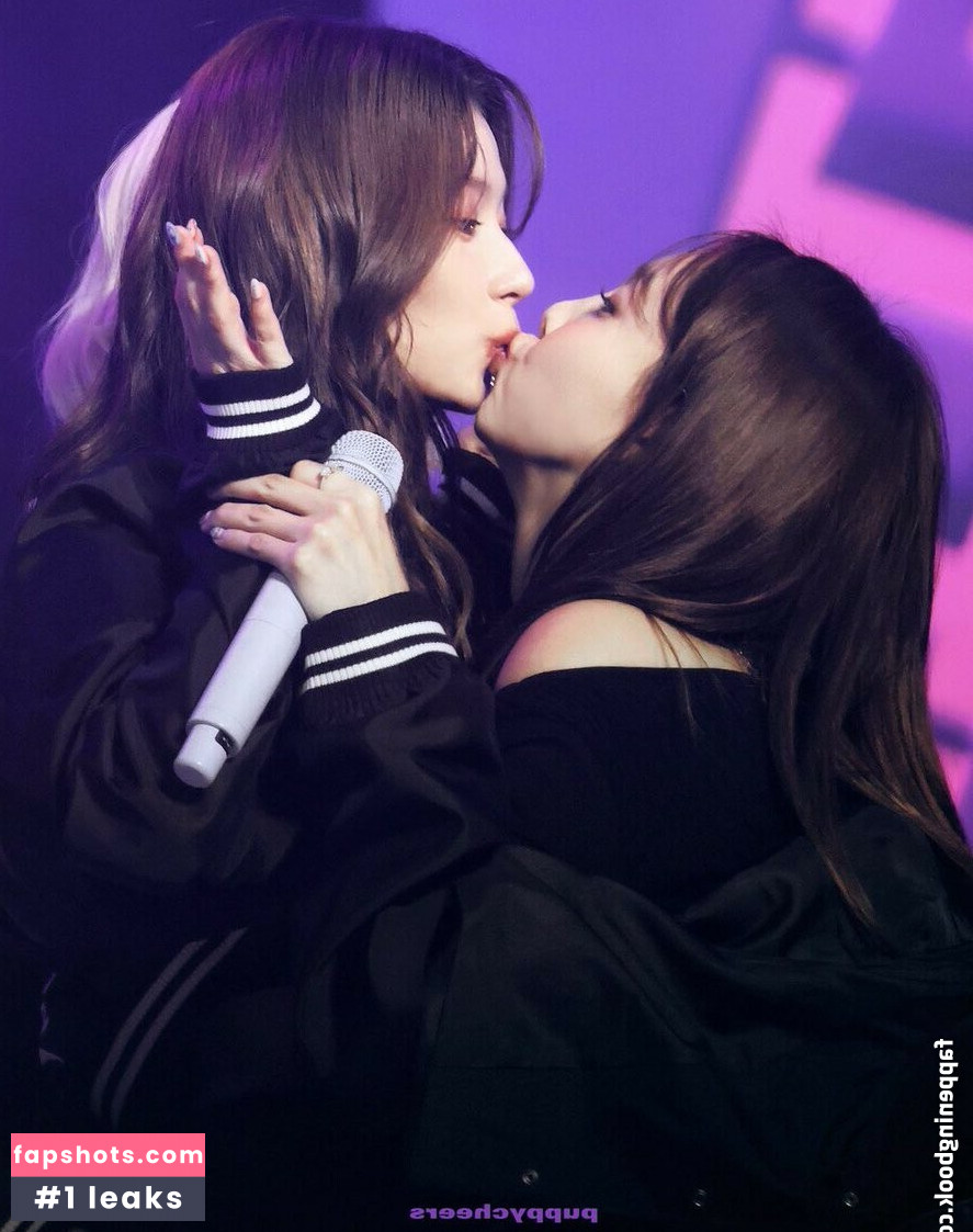 Minatozaki Sana (TWICE) gallery photo #13