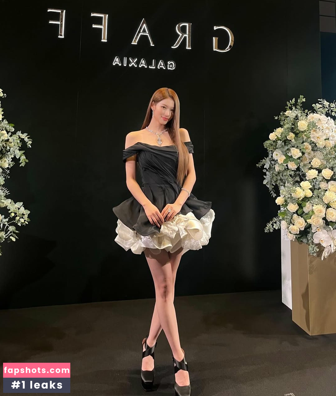 Minatozaki Sana (TWICE) gallery photo #15