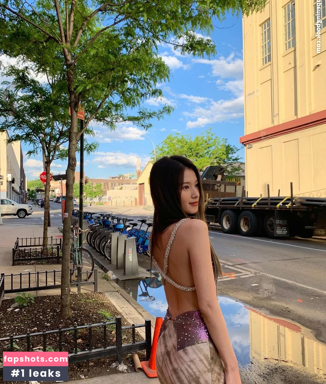 Minatozaki Sana (TWICE) gallery photo #17