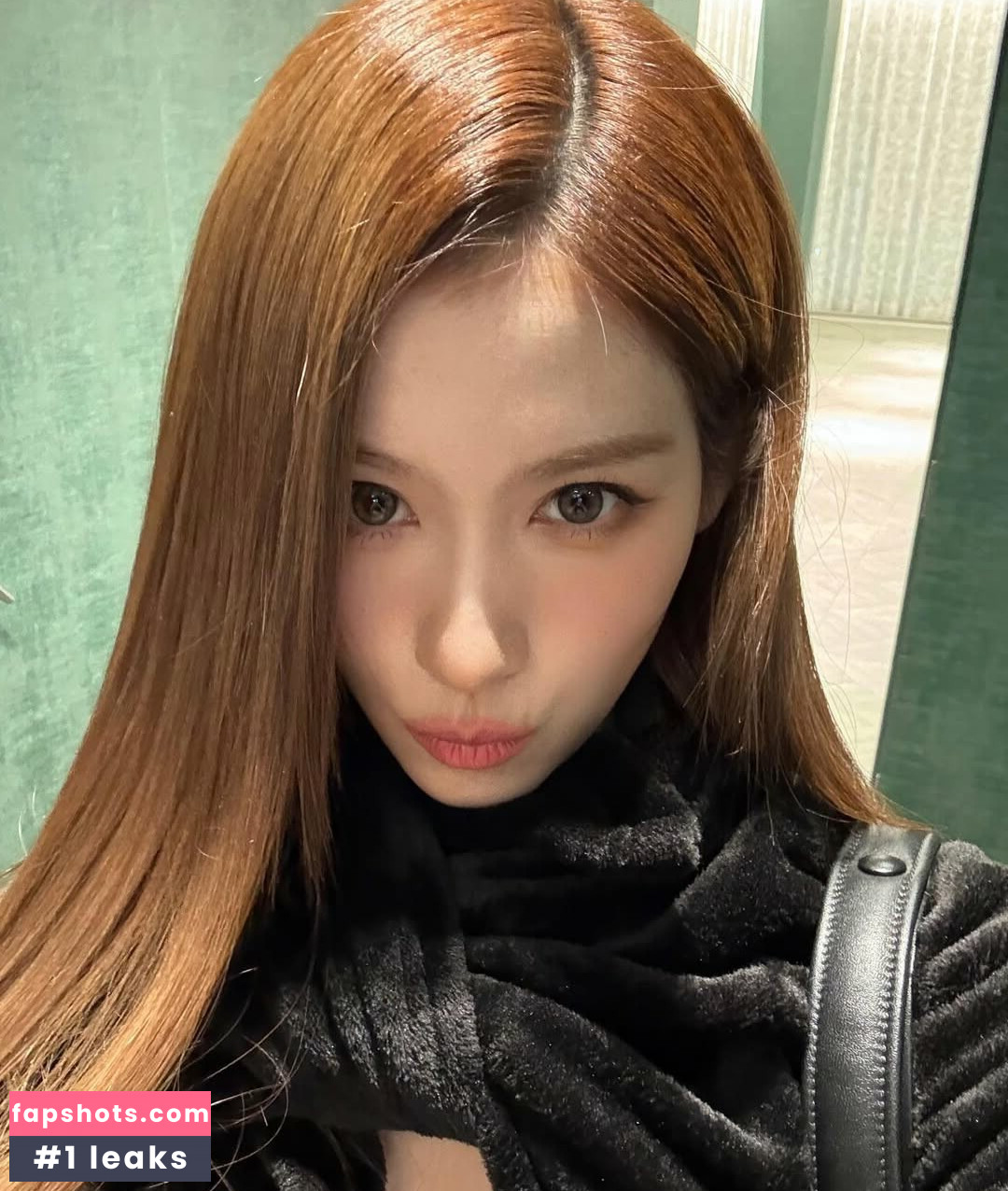 Minatozaki Sana (TWICE) gallery photo #3