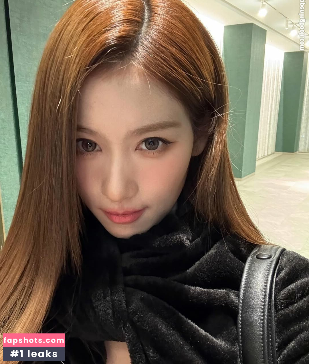 Minatozaki Sana (TWICE) gallery photo #9