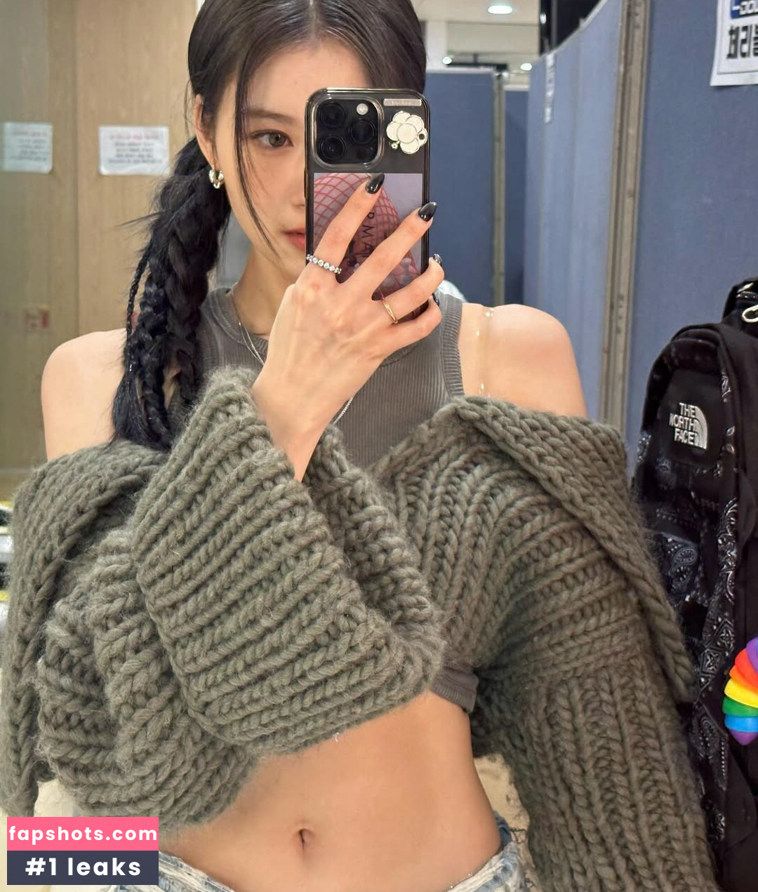 Minatozaki Sana (TWICE) gallery photo #10