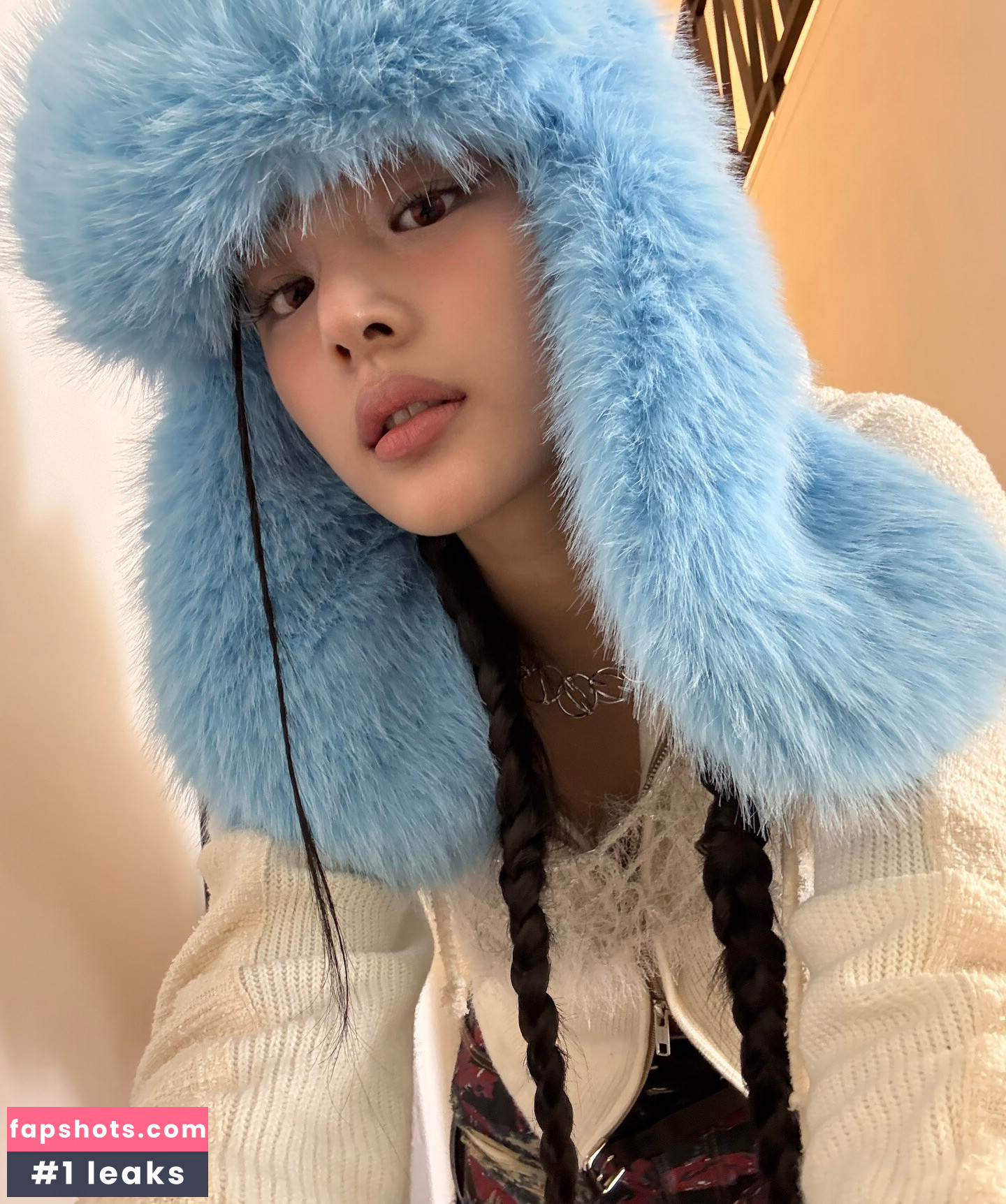 Minji gallery photo #2