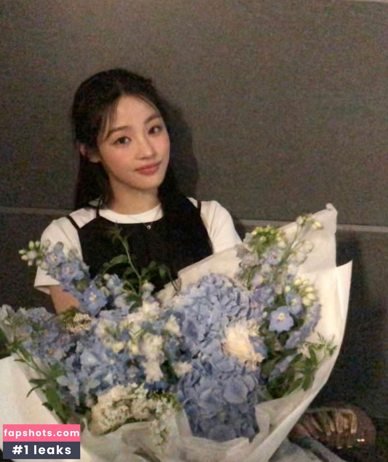 Minji gallery photo #141