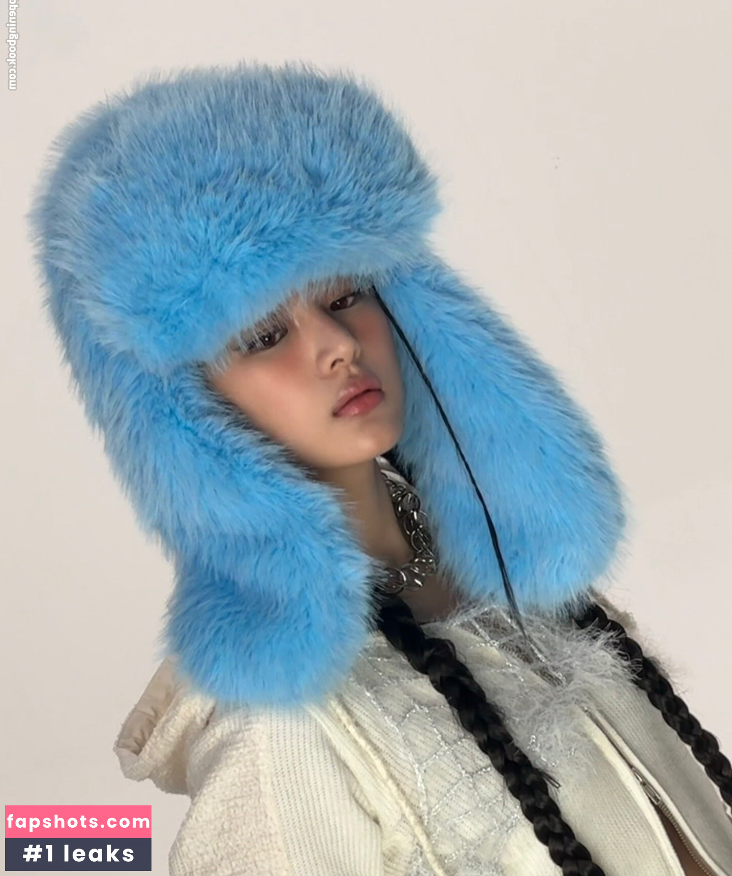 Minji gallery photo #4