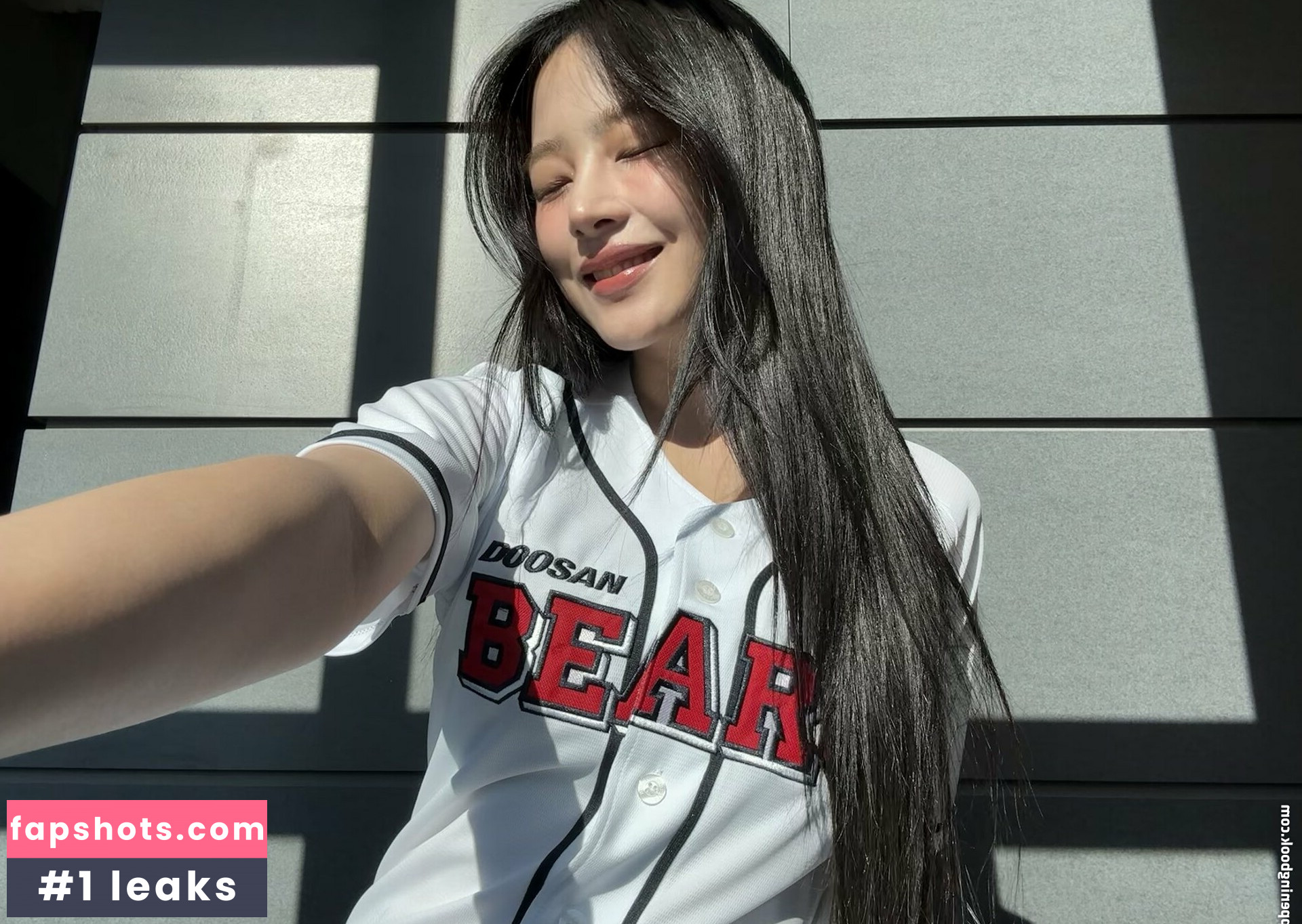 Minji gallery photo #76