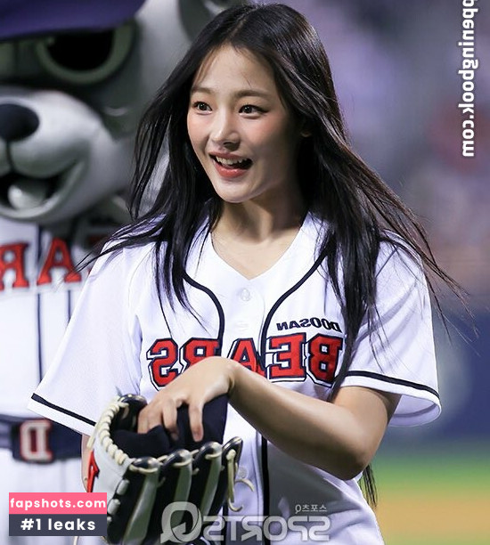 Minji gallery photo #90