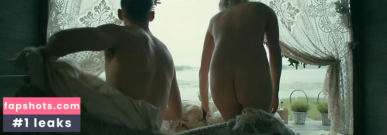 Minka Kuustonen gallery photo #14