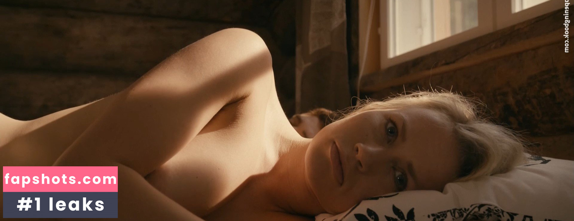 Minka Kuustonen gallery photo #6