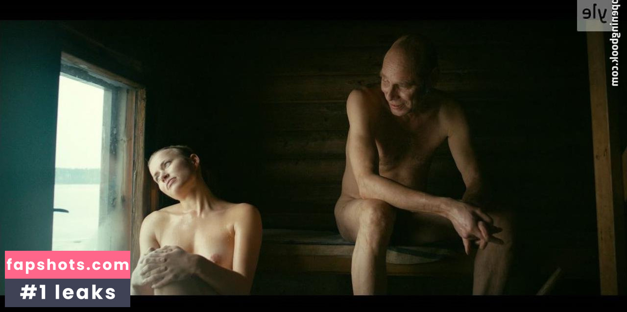 Minka Kuustonen gallery photo #8