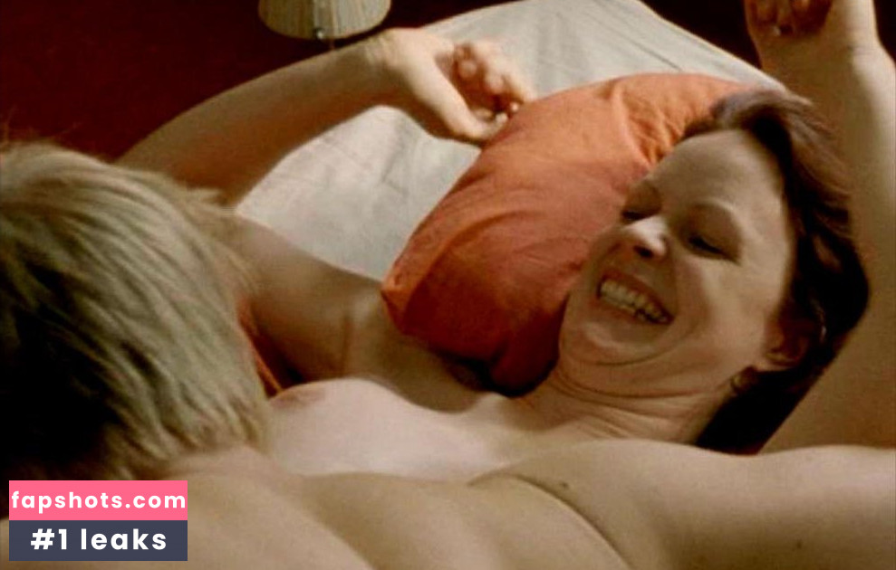 Minna Haapkylä gallery photo #28