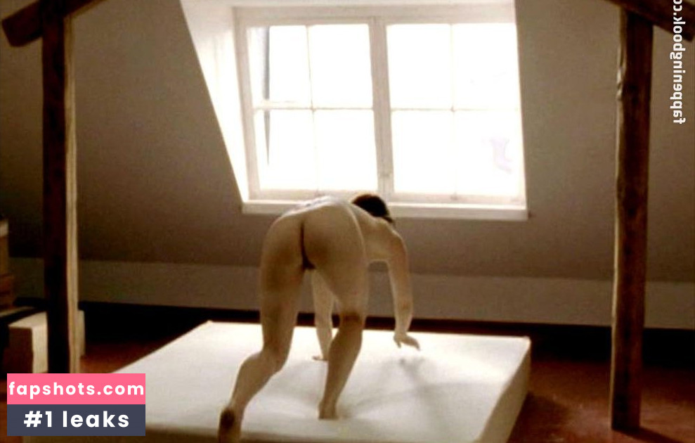 Minna Haapkylä gallery photo #30