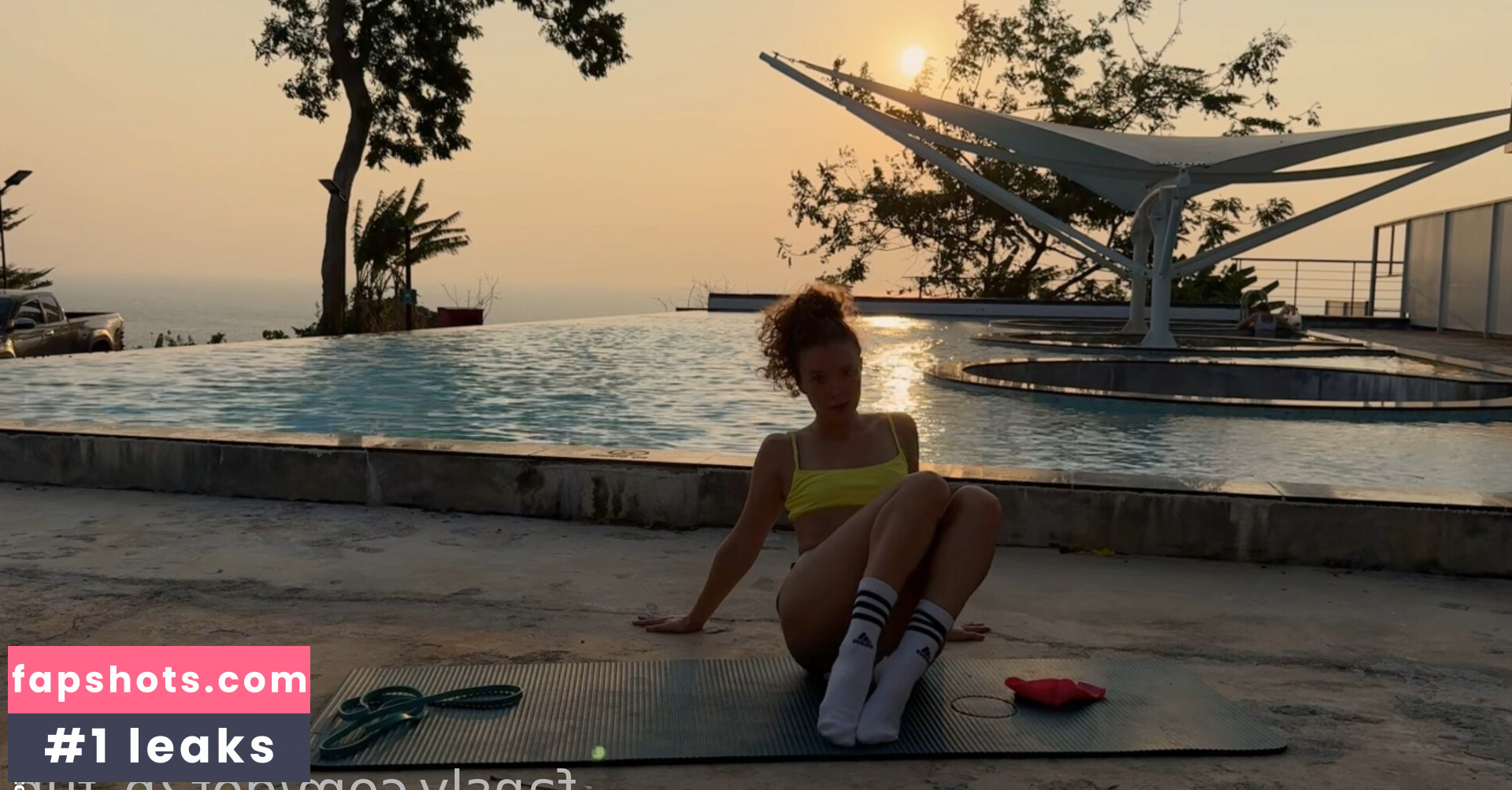 minnie_bikini_ nude babe gallery