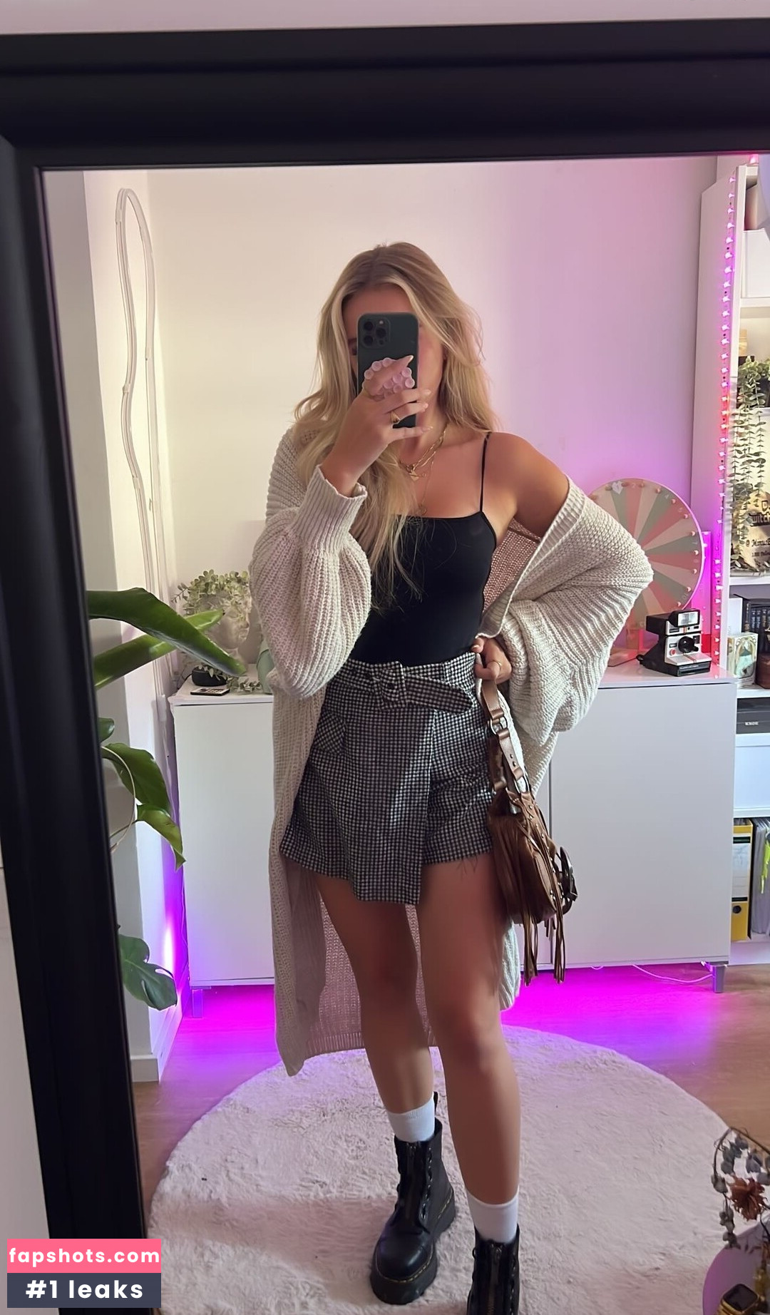 MinusElf nude babe gallery