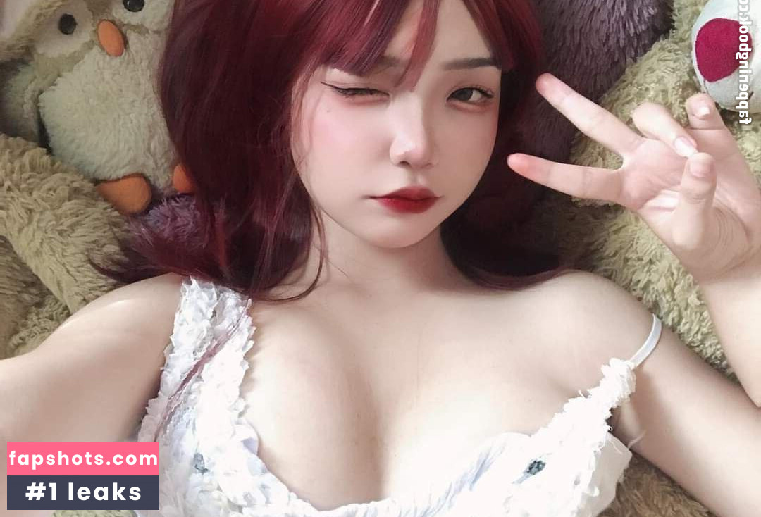 miraaamiku nude babe gallery