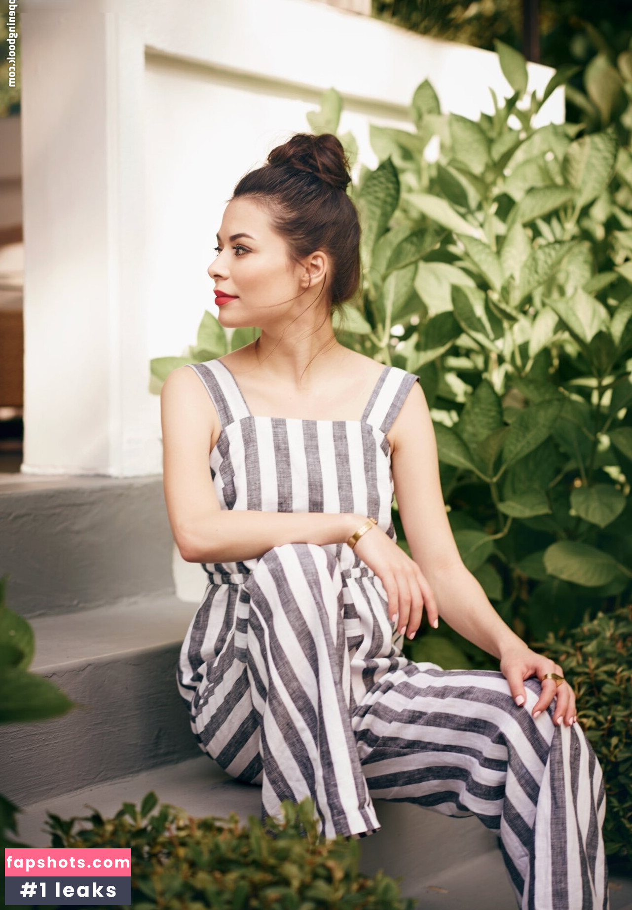 Miranda Cosgrove nude babe gallery