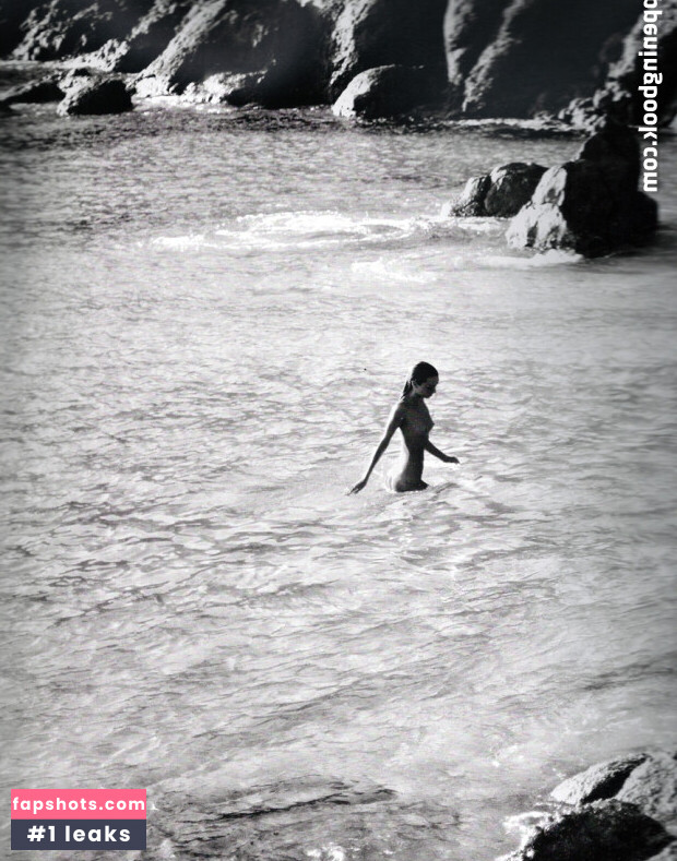 Miranda Kerr Nude Leaks OnlyFans Photos #63 - LeakJerk