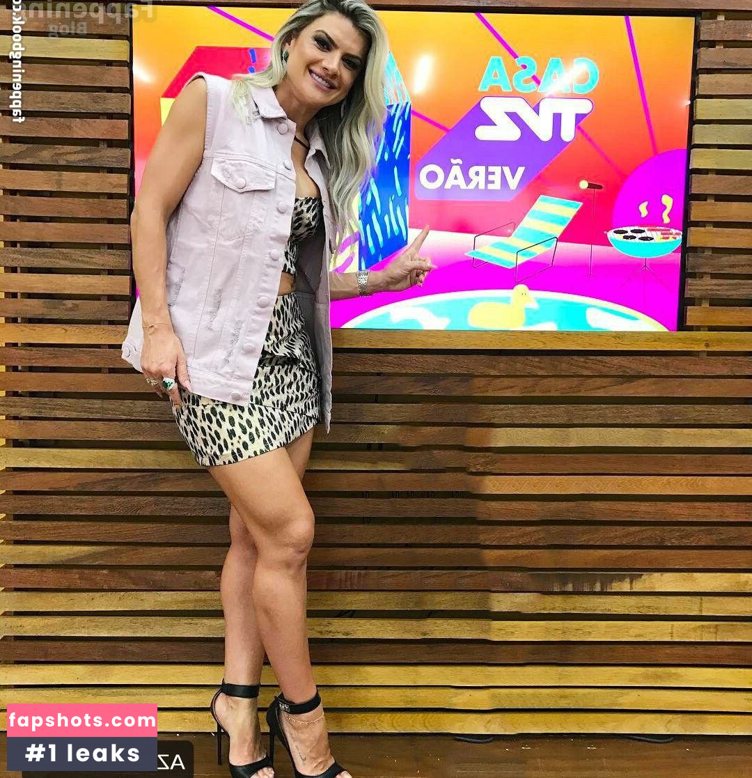 Mirella Santos gallery photo #5