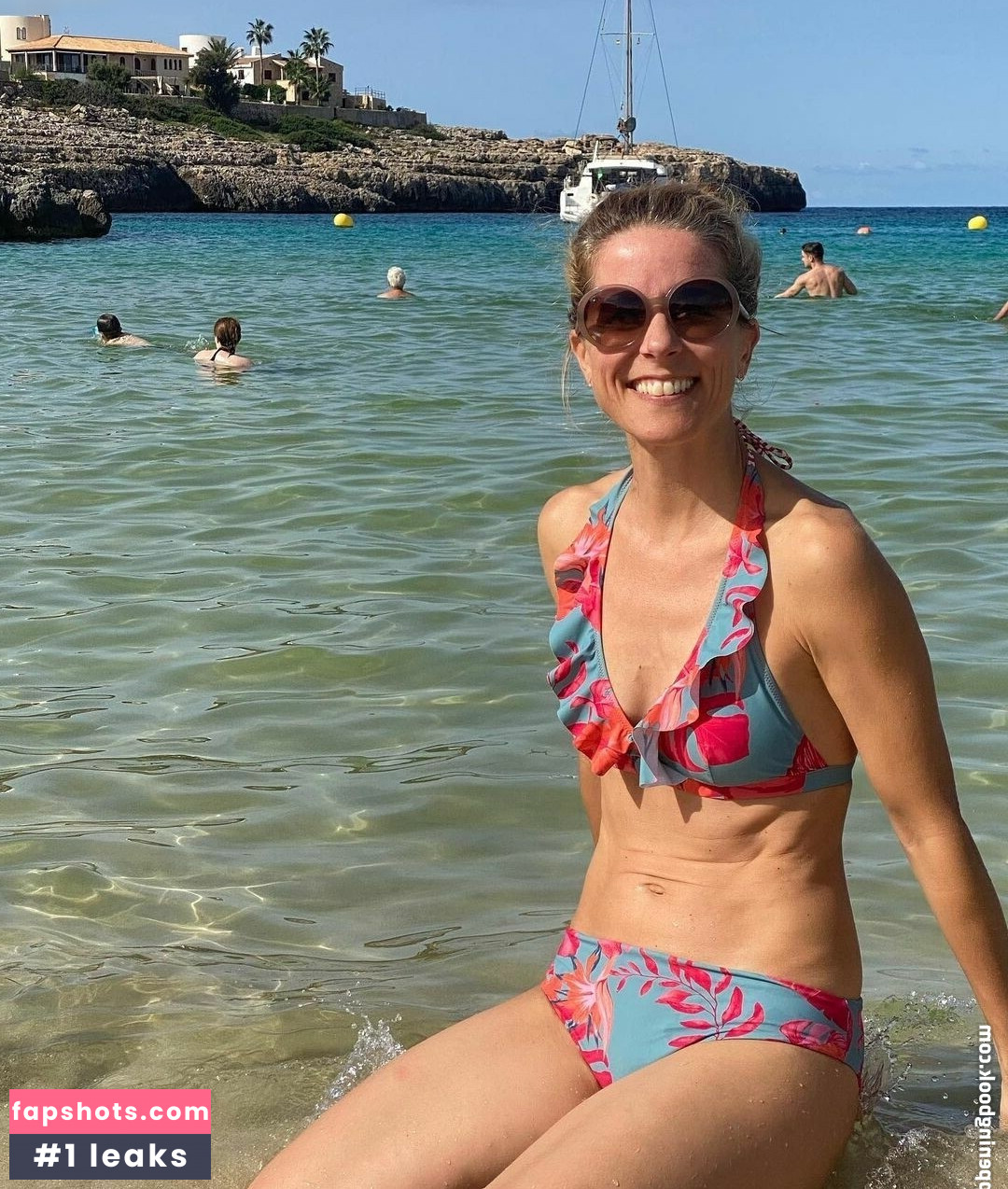 Miriam Lange gallery photo #15