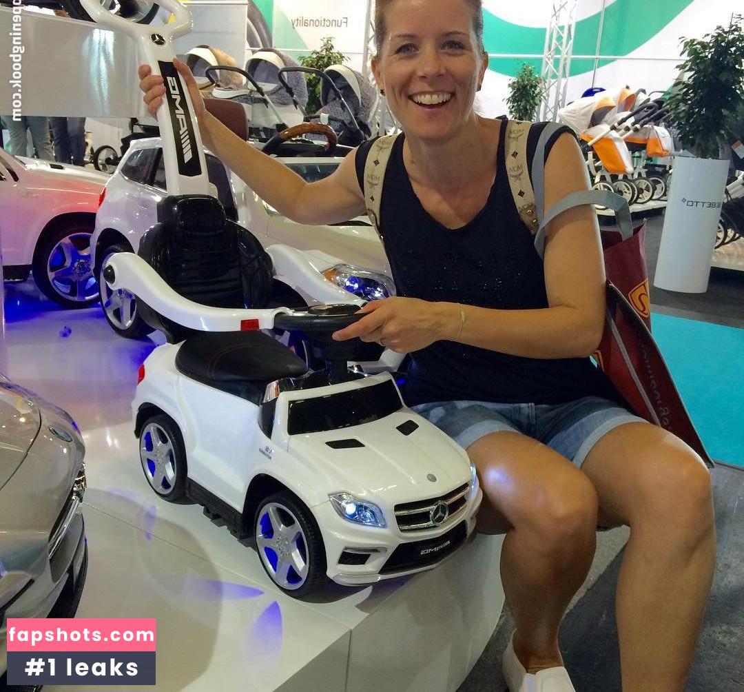 Miriam Lange gallery photo #29