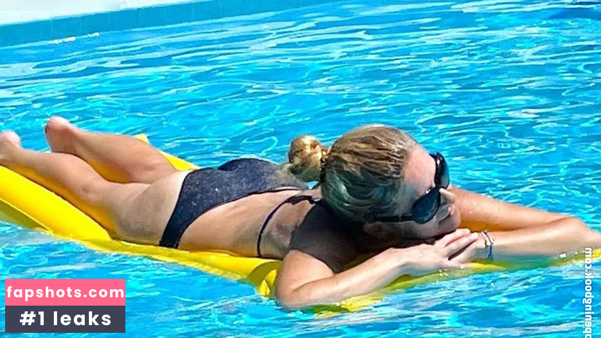 Miriam Lange gallery photo #5