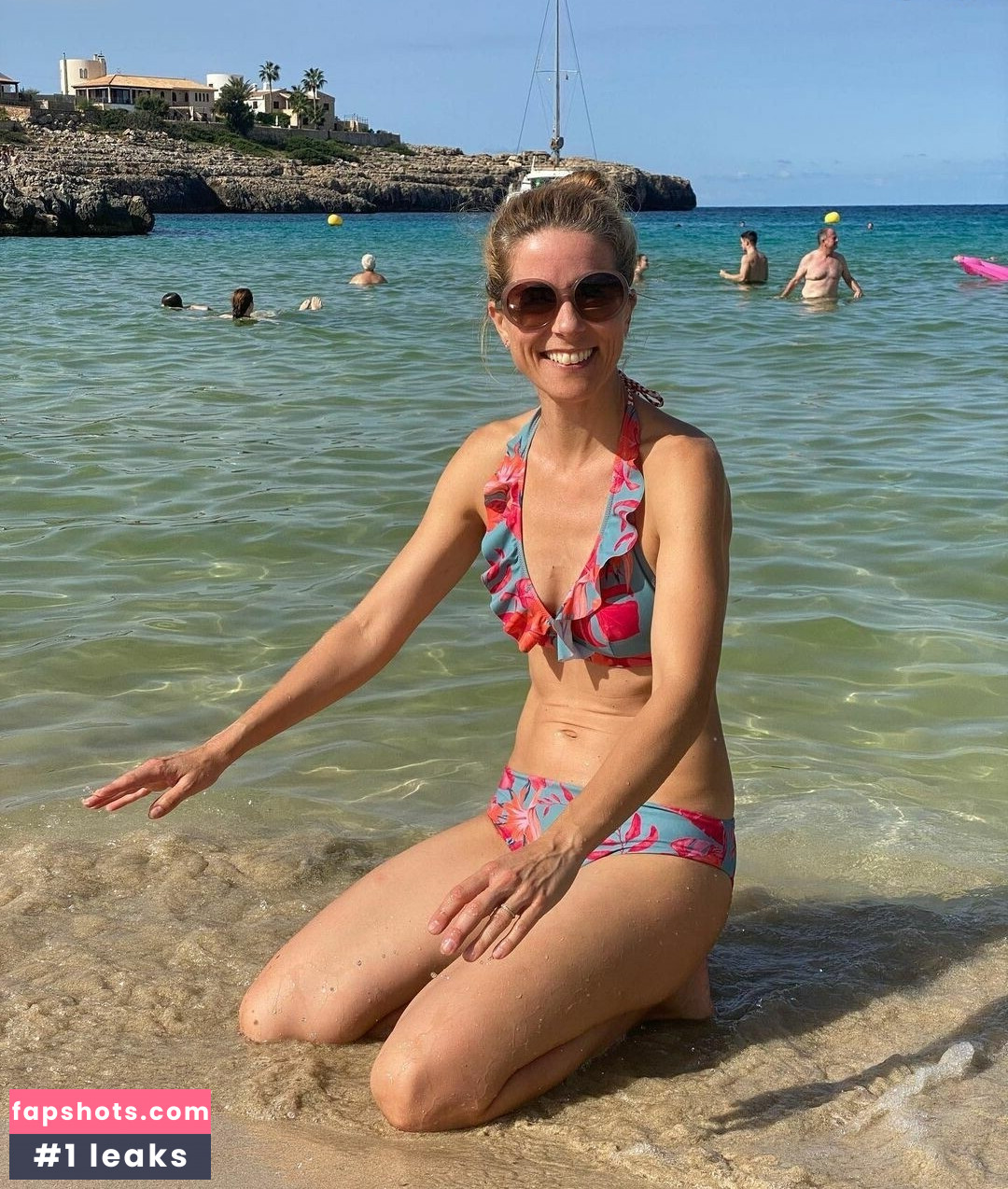 Miriam Lange gallery photo #6