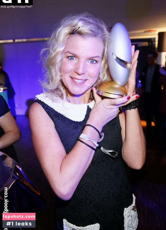 Mirja Boes gallery photo #11