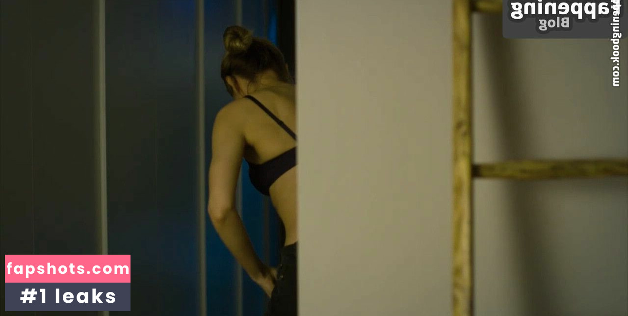 Mirjam Weichselbraun gallery photo #7