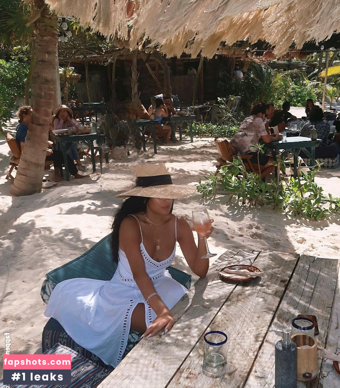 Mirtha Michelle gallery photo #9