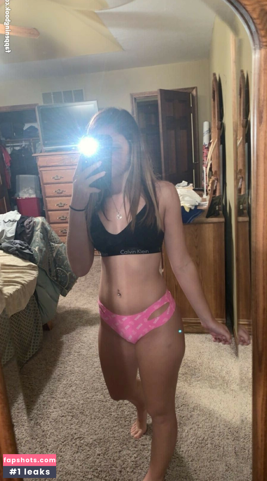 Misfit Kay gallery photo #20