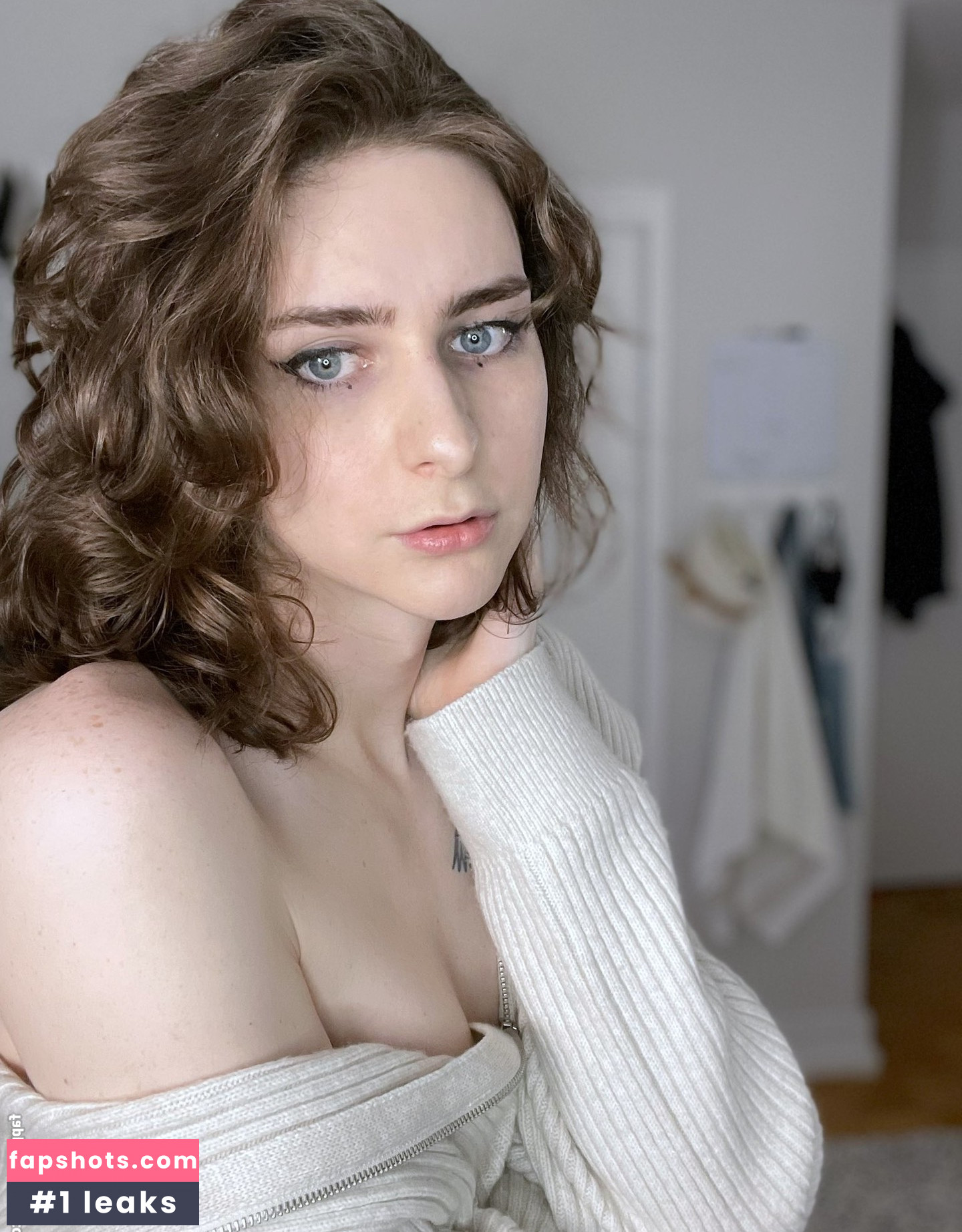 Miss_Crows_Nest gallery photo #8