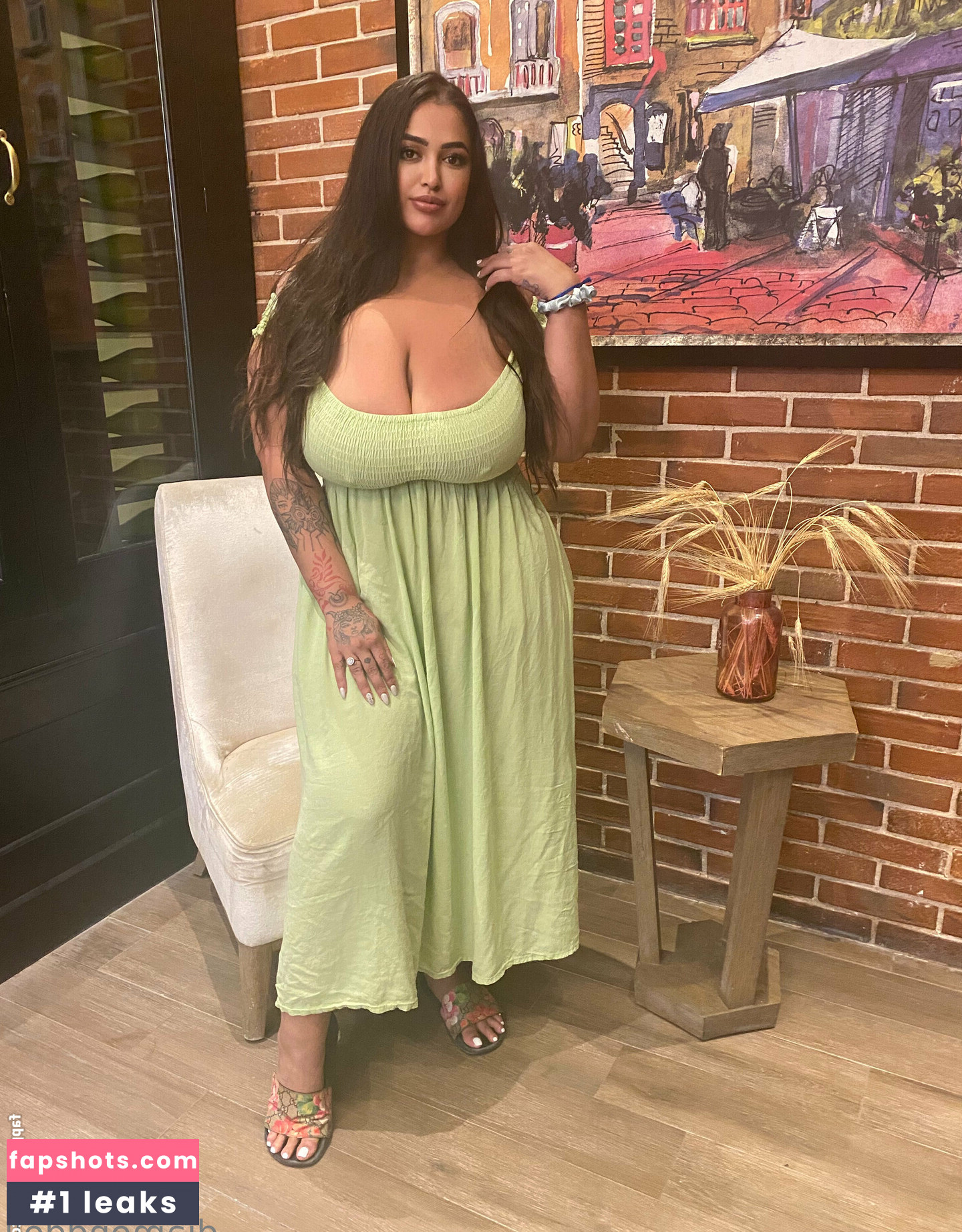 Miss Diamond Doll gallery photo #11