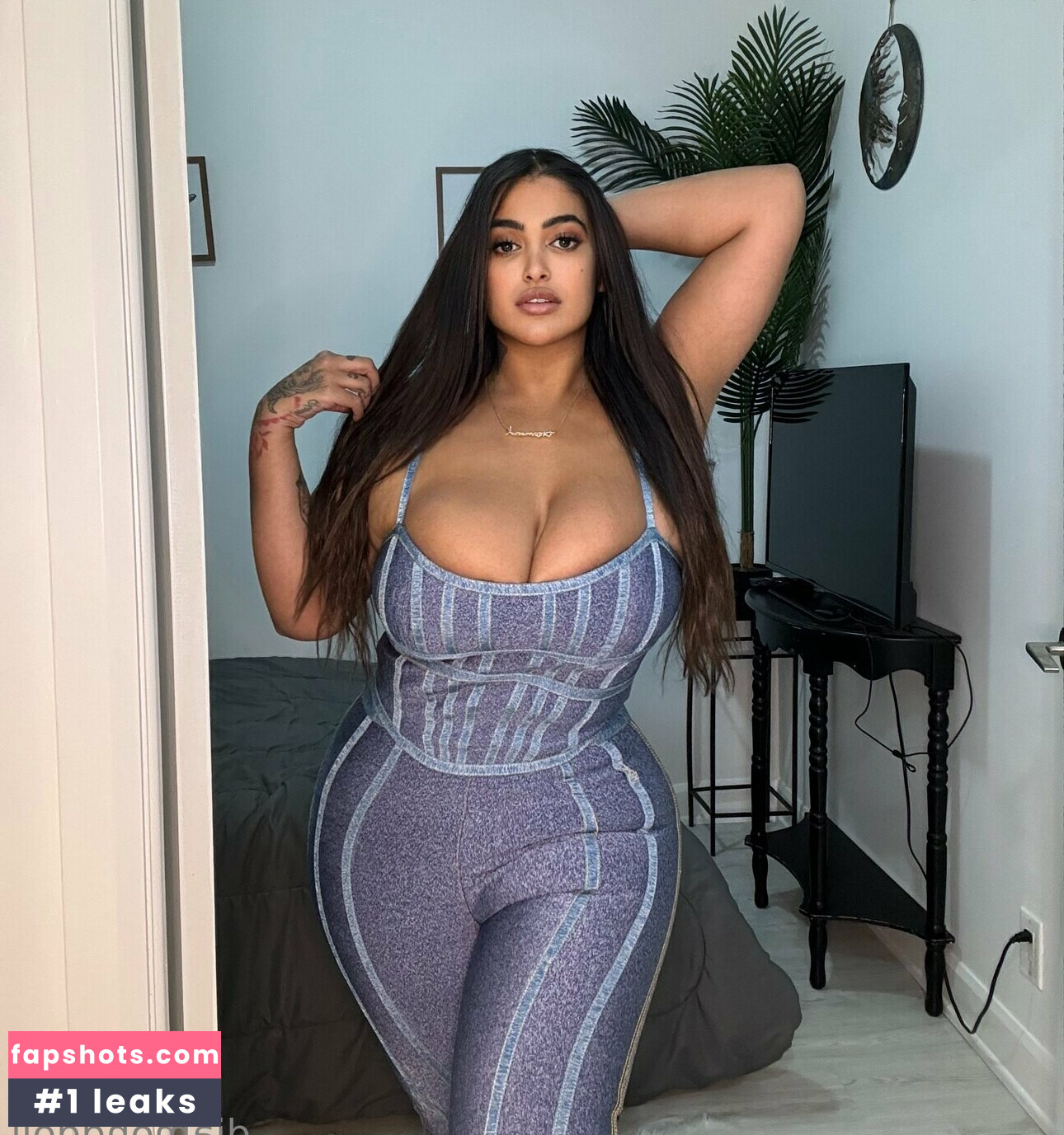 Miss Diamond Doll gallery photo #9