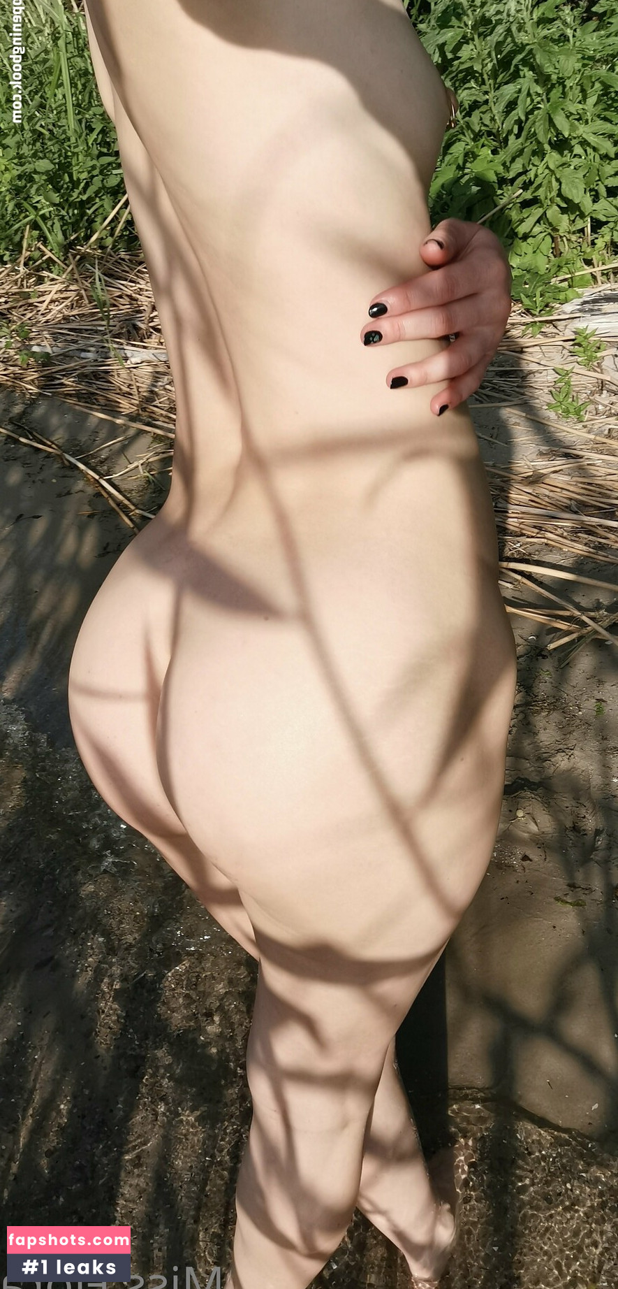 Miss Flora Femdom gallery photo #23