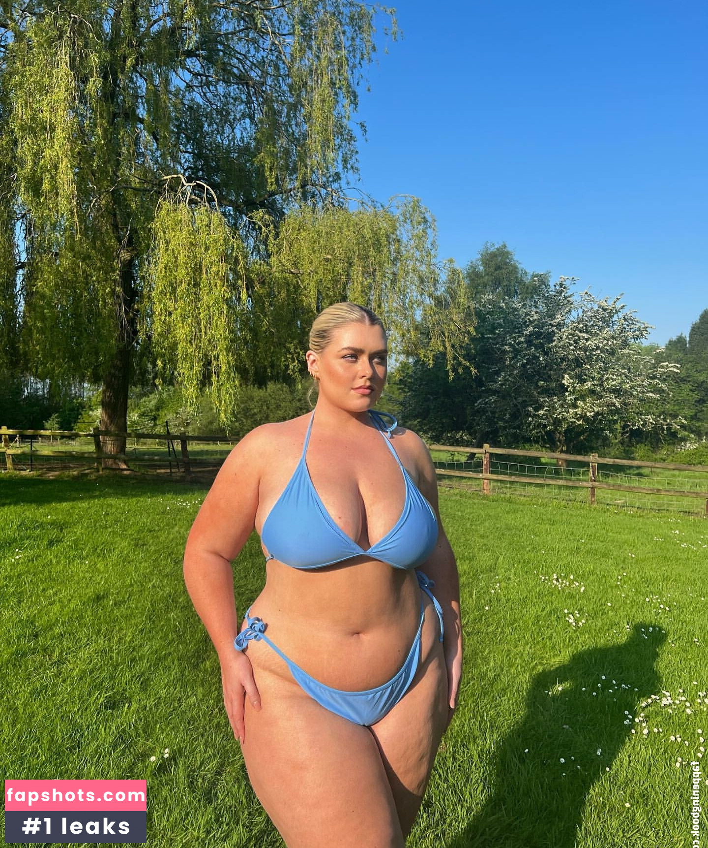 Miss Honey Mia gallery photo #27