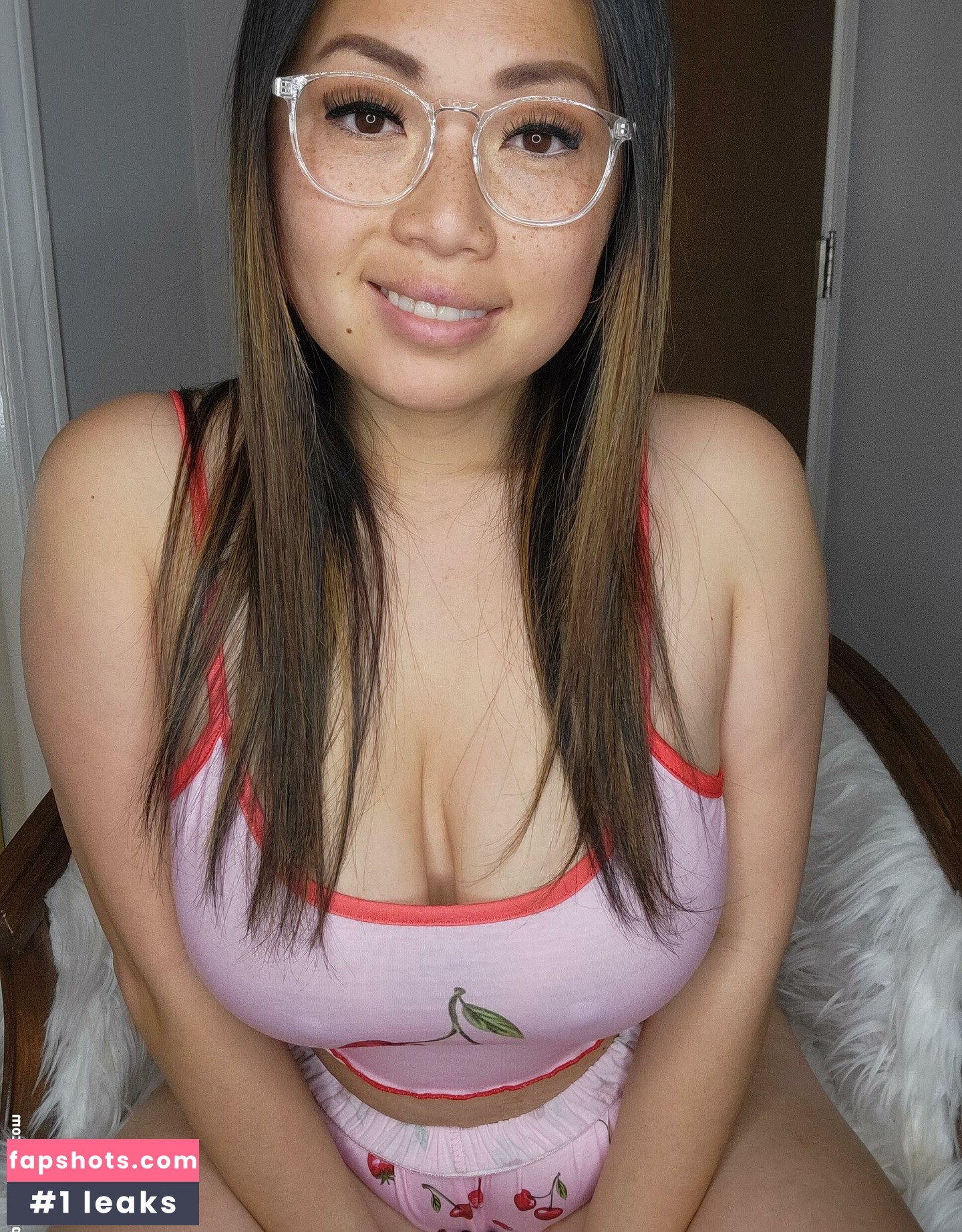 Miss Jee Yung gallery photo #11