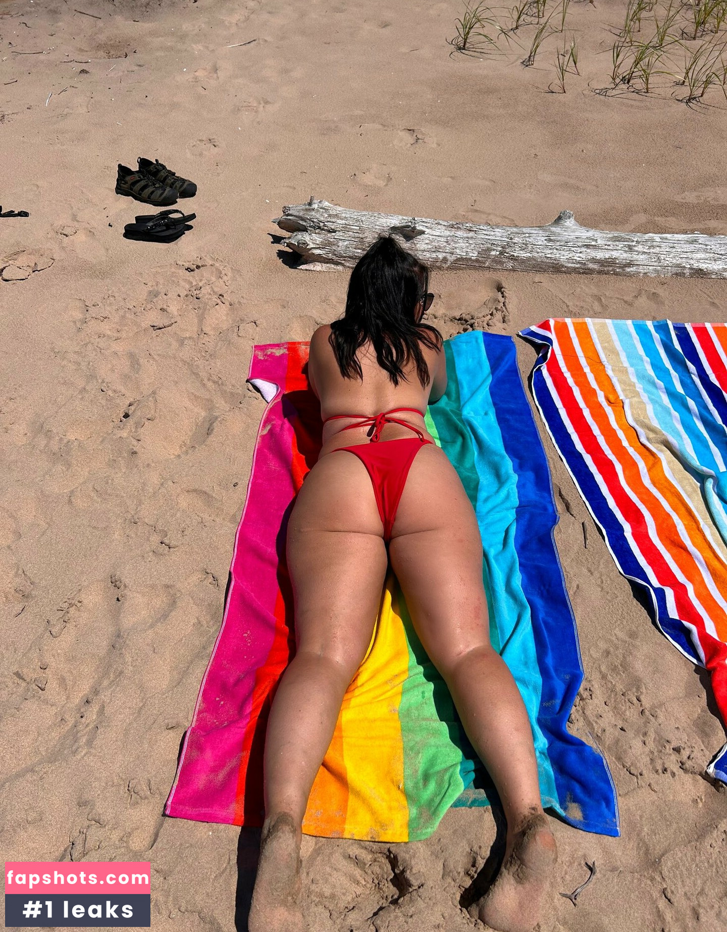 Miss Kim gallery photo #5