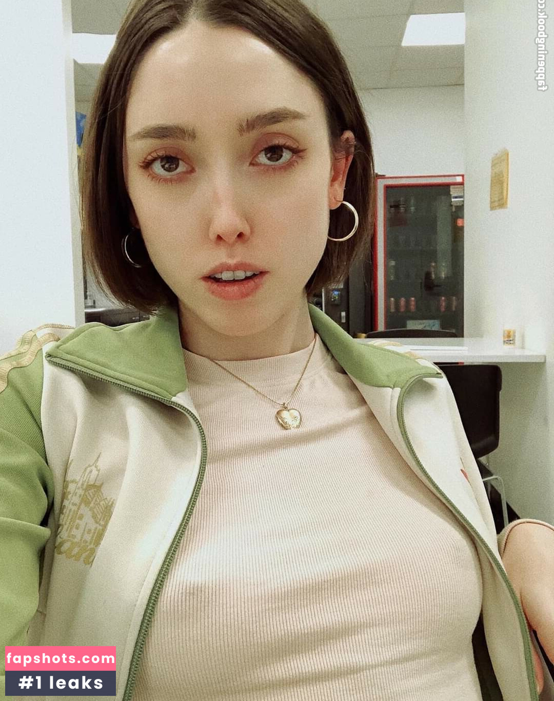 Miss Macross gallery photo #2