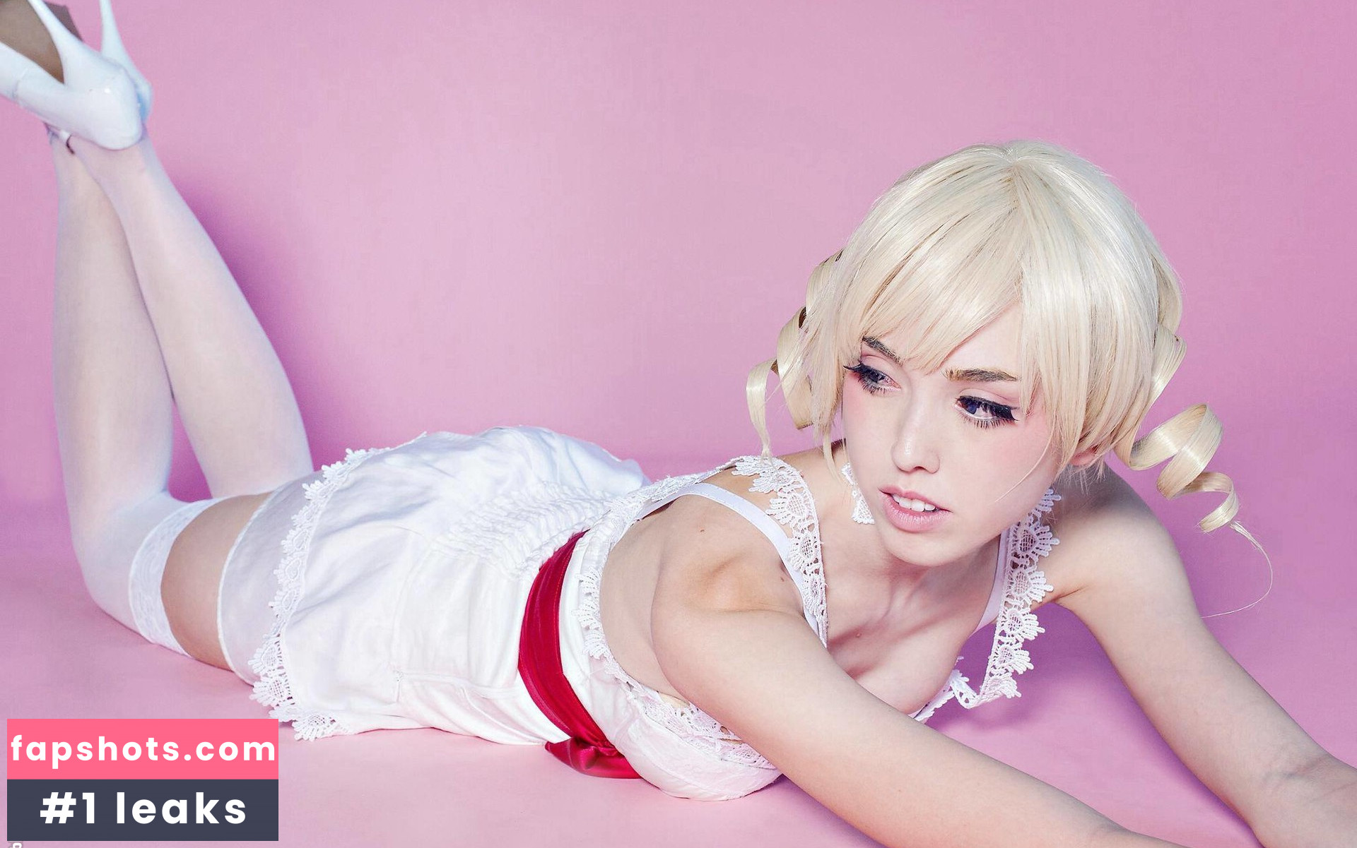 Miss Macross gallery photo #14