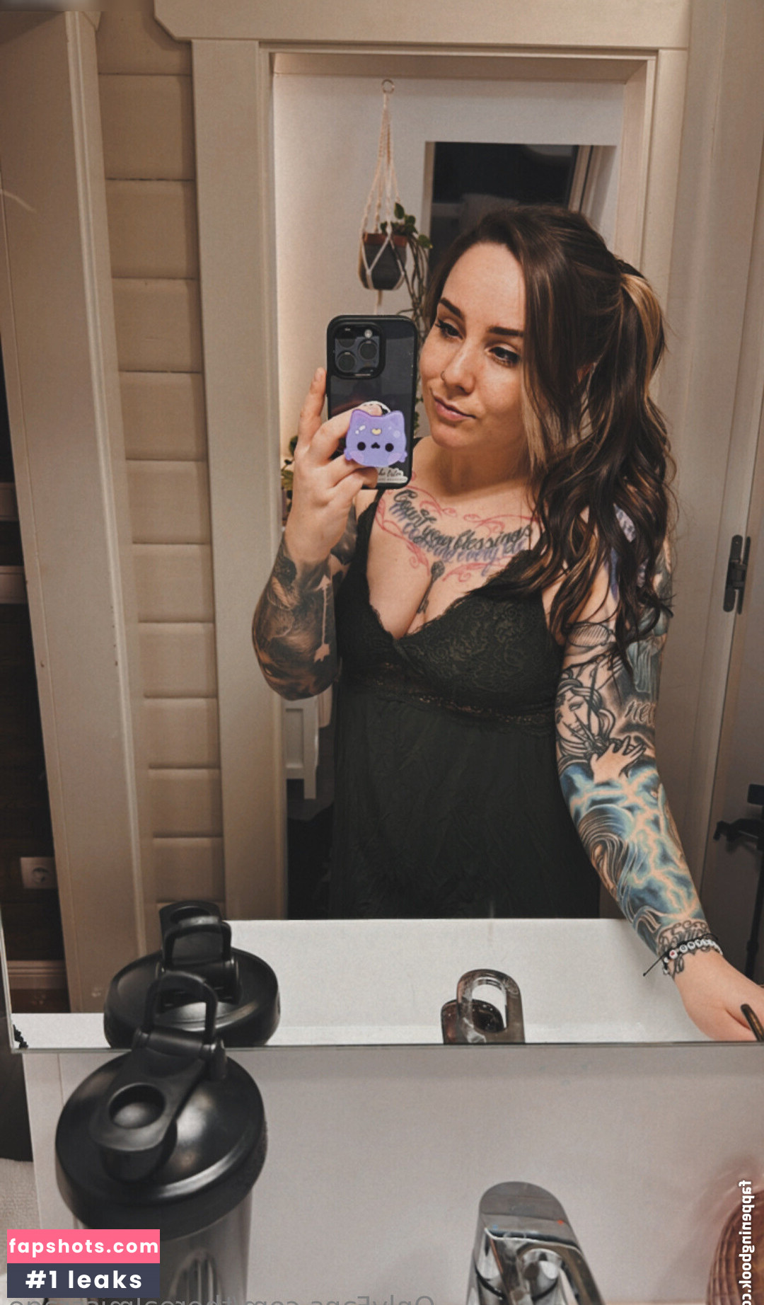 Miss Rage gallery photo #27