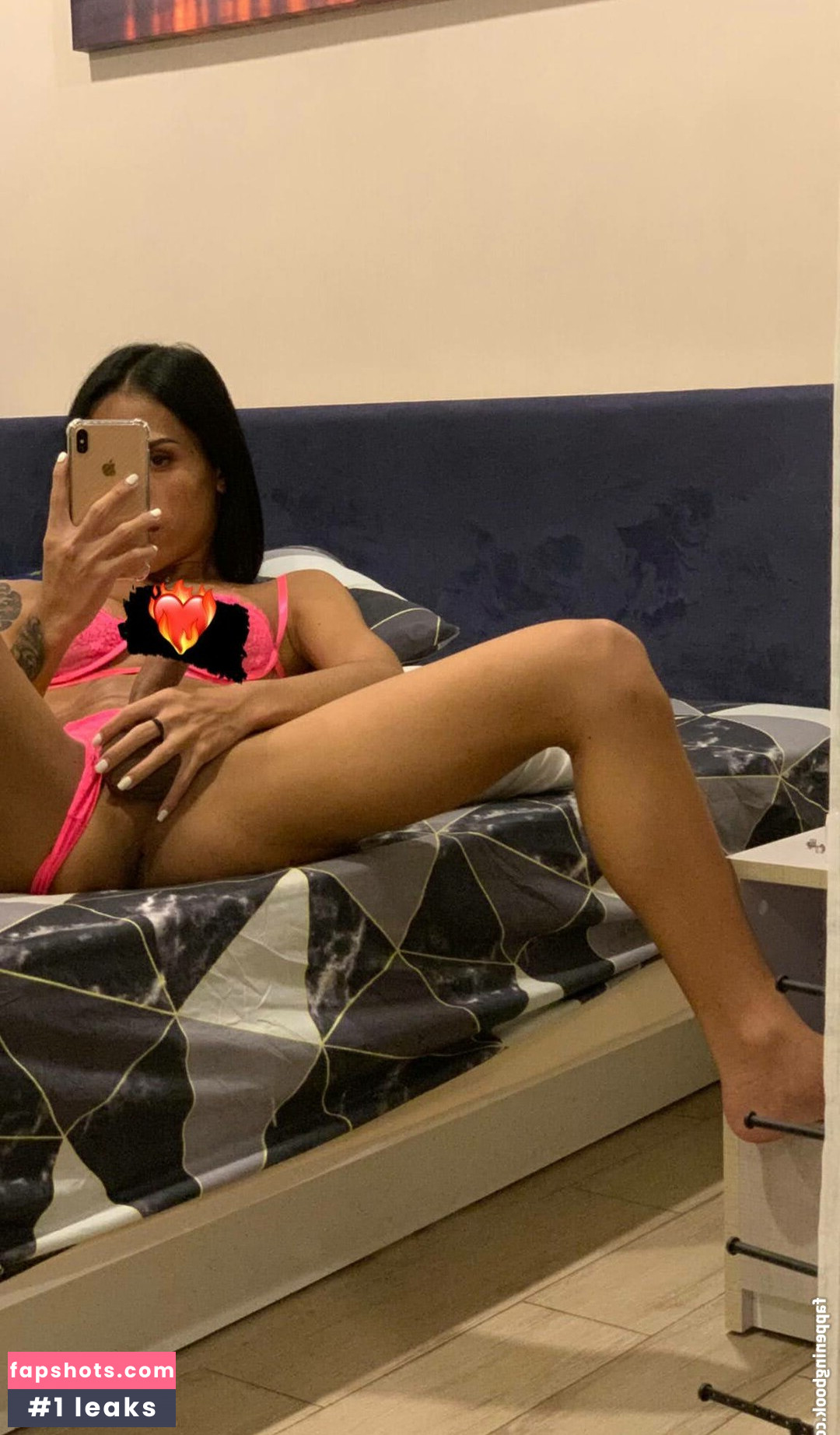 Miss Ryan Iris gallery photo #9