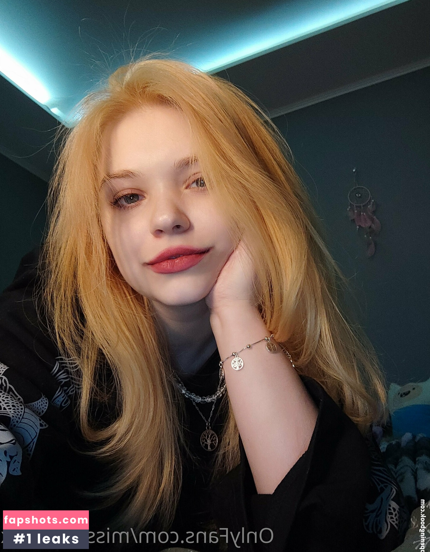 miss_space_x gallery photo #23