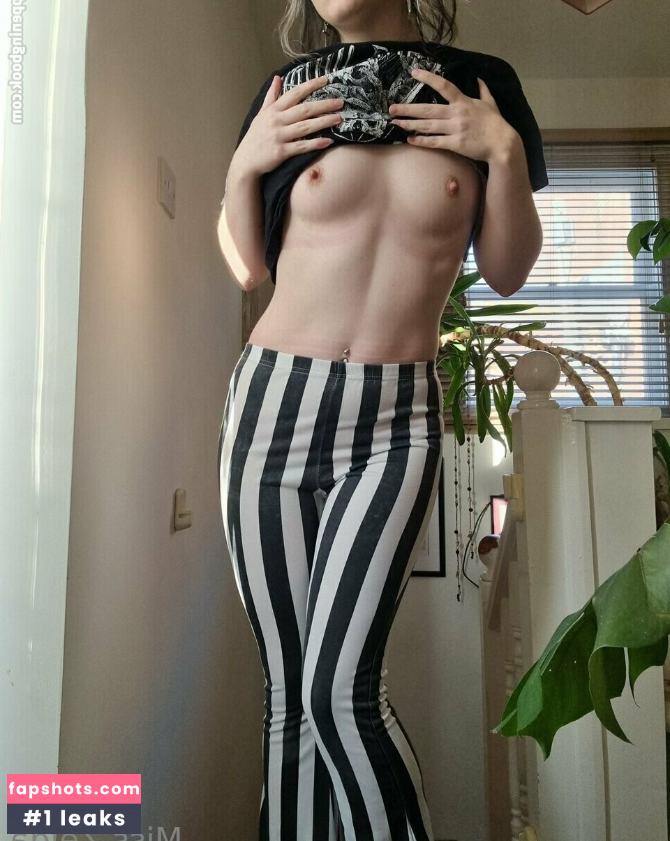 Miss Zelda gallery photo #20