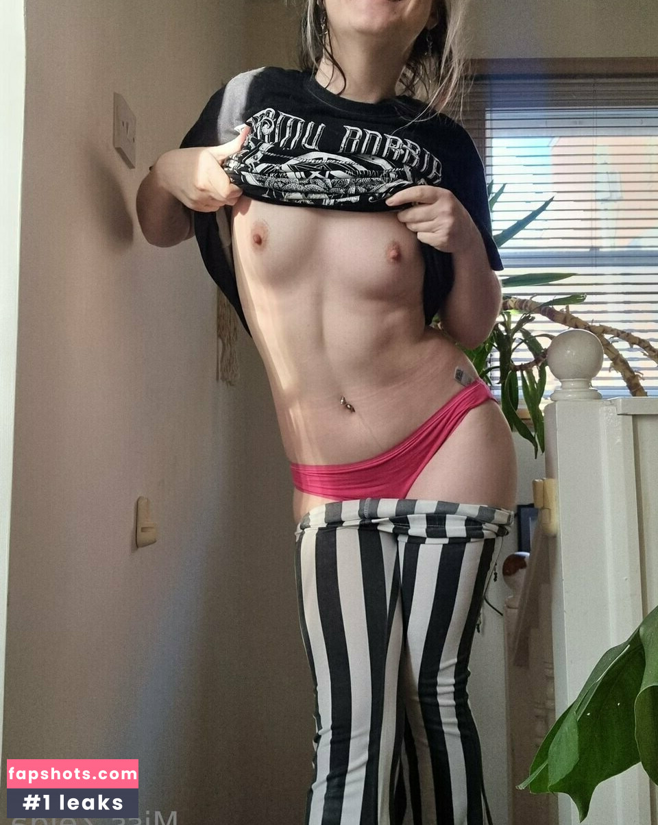 Miss Zelda gallery photo #23