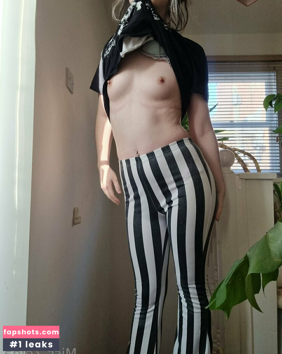 Miss Zelda gallery photo #24