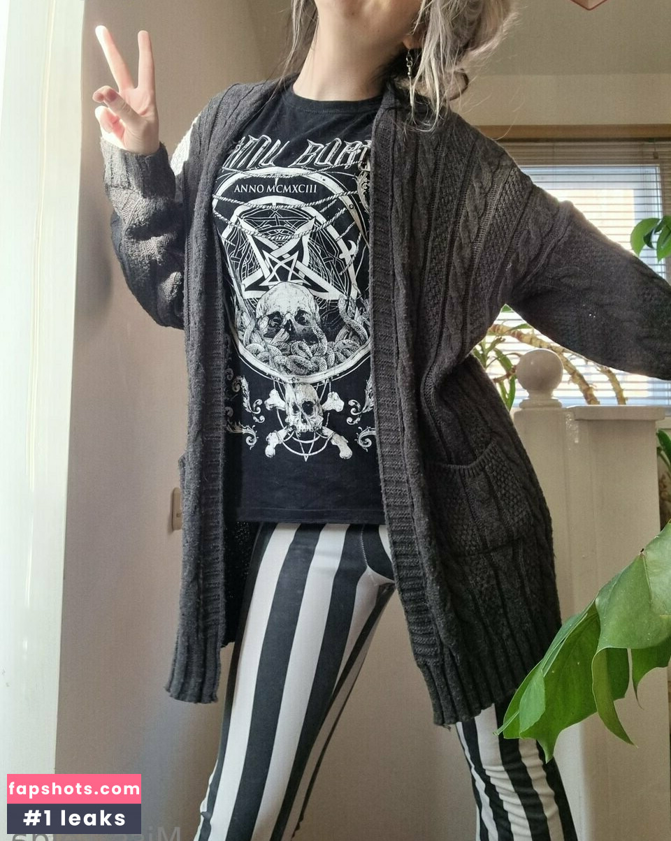 Miss Zelda gallery photo #28