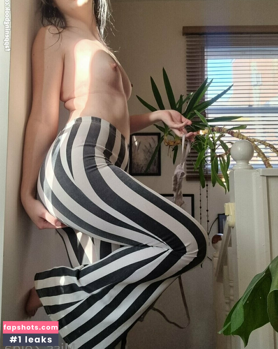 Miss Zelda gallery photo #29